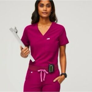 FIGS Catarina 1 pocket top 2x - dark magenta NWT